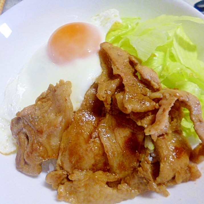 簡単！朝ご飯やランチに！生姜焼き目玉焼きのっけ丼